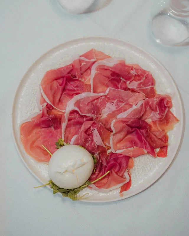 Prosciutto crudo San Daniele stagionato 24 mesi con burratina pugliese
